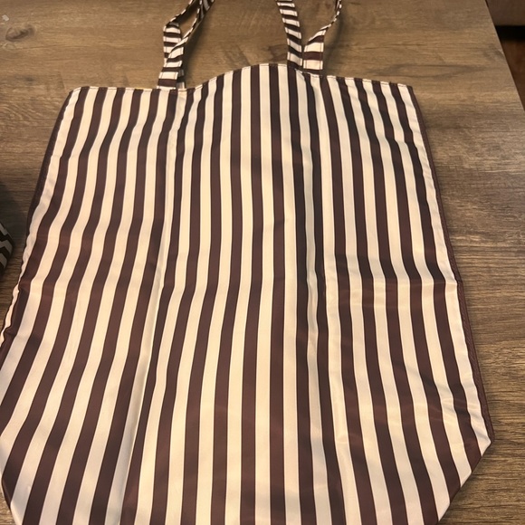 Henri bendel tote - Picture 3 of 3